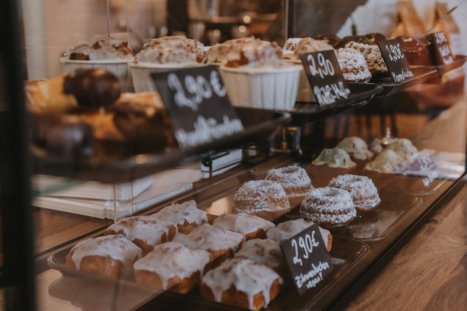 Ninis Café Brüggen Klosterstraße 71 41379 Brüggen glutenfrei laktosefrei Ansicht 2 Theke